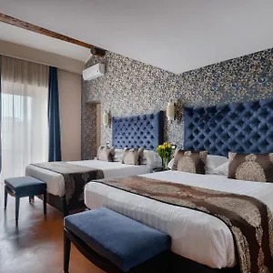 Unica 4*, Rome Italy